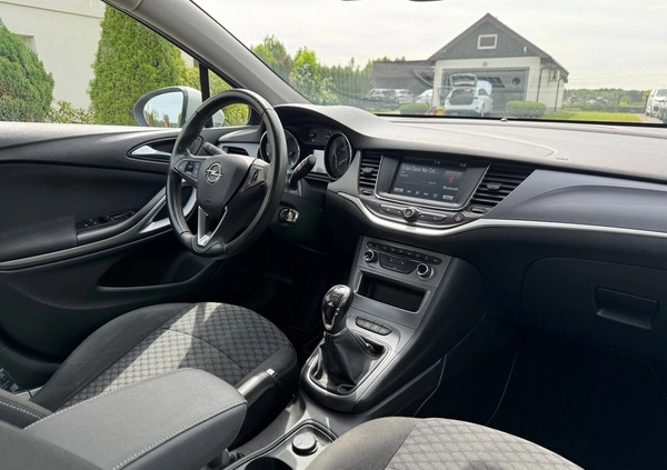 Opel Astra cena 42900 przebieg: 139000, rok produkcji 2019 z Pajęczno małe 596